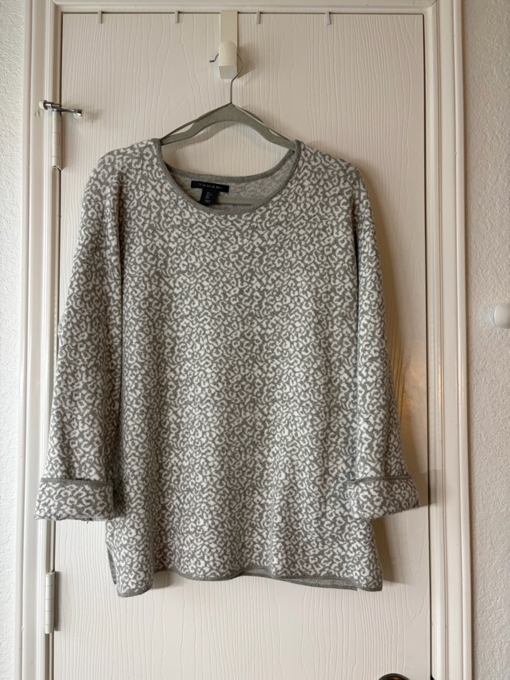 Tahari Gray and White Patterned Crewneck Sweater